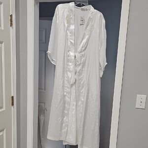 Cato White Satin Embroidered Robe